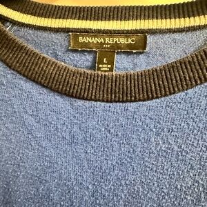 Banana Republic Men's Blue Crewneck Sweater Size L
